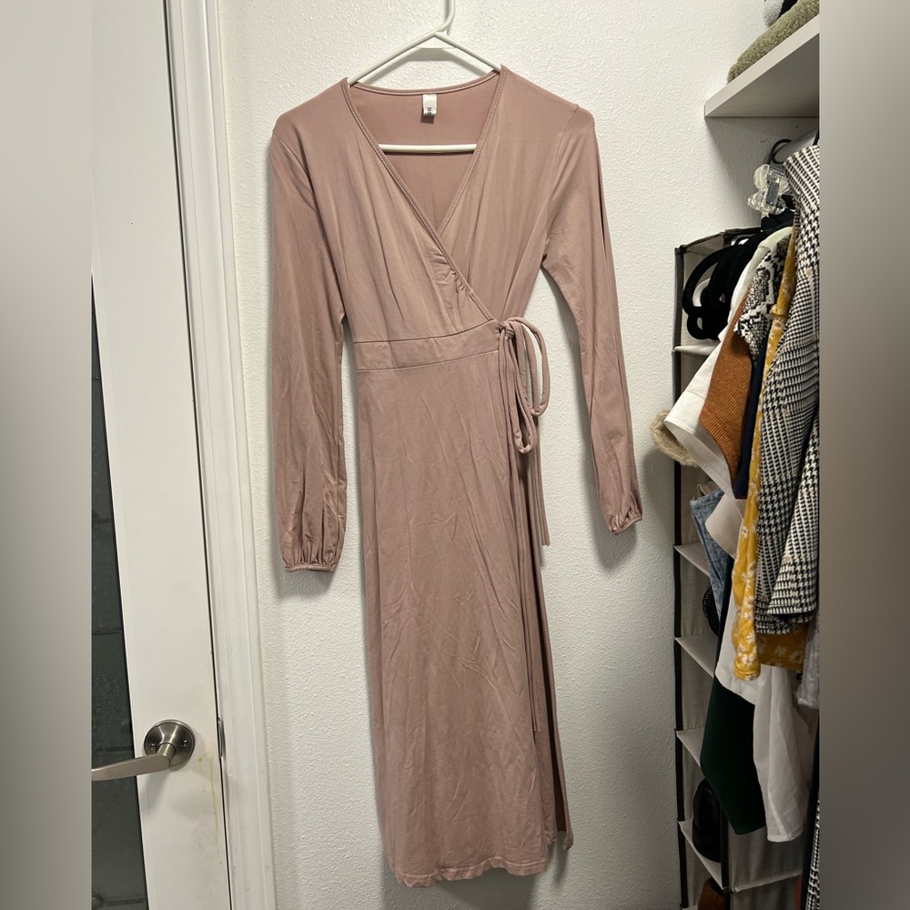 Women’s long sleeve wrap dress light pink